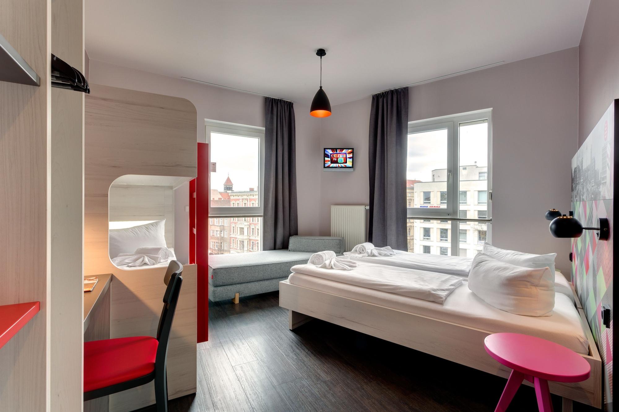 Meininger Hotel Berlin Alexanderplatz Exterior photo