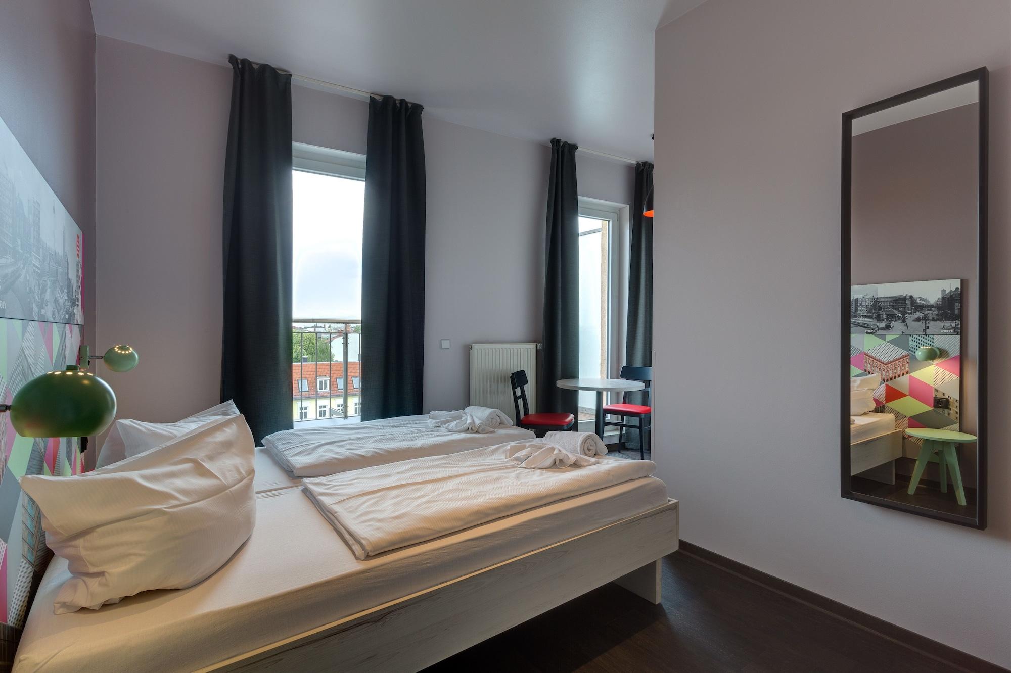 Meininger Hotel Berlin Alexanderplatz Exterior photo