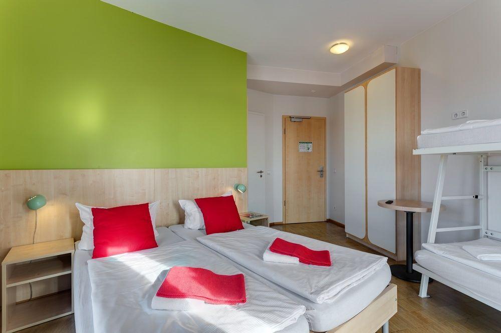 Meininger Hotel Berlin Alexanderplatz Exterior photo