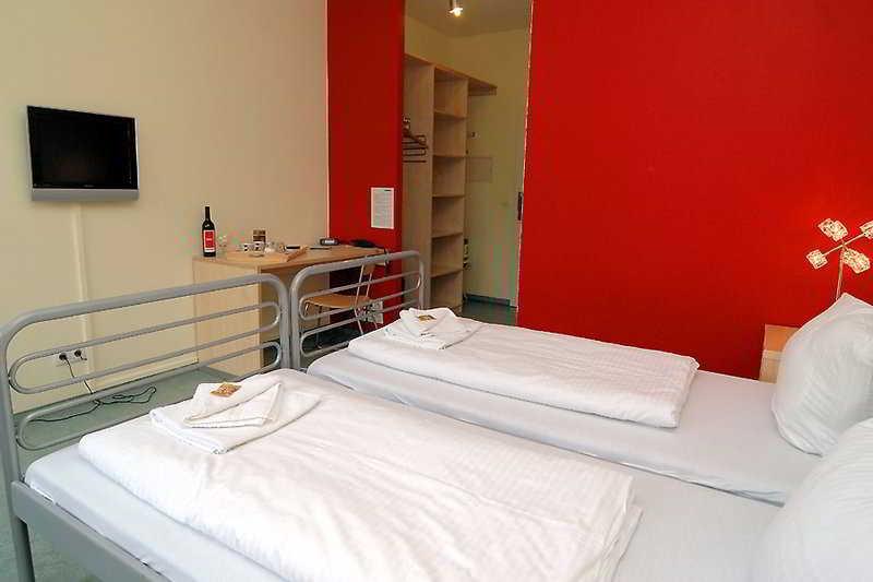 Meininger Hotel Berlin Alexanderplatz Room photo