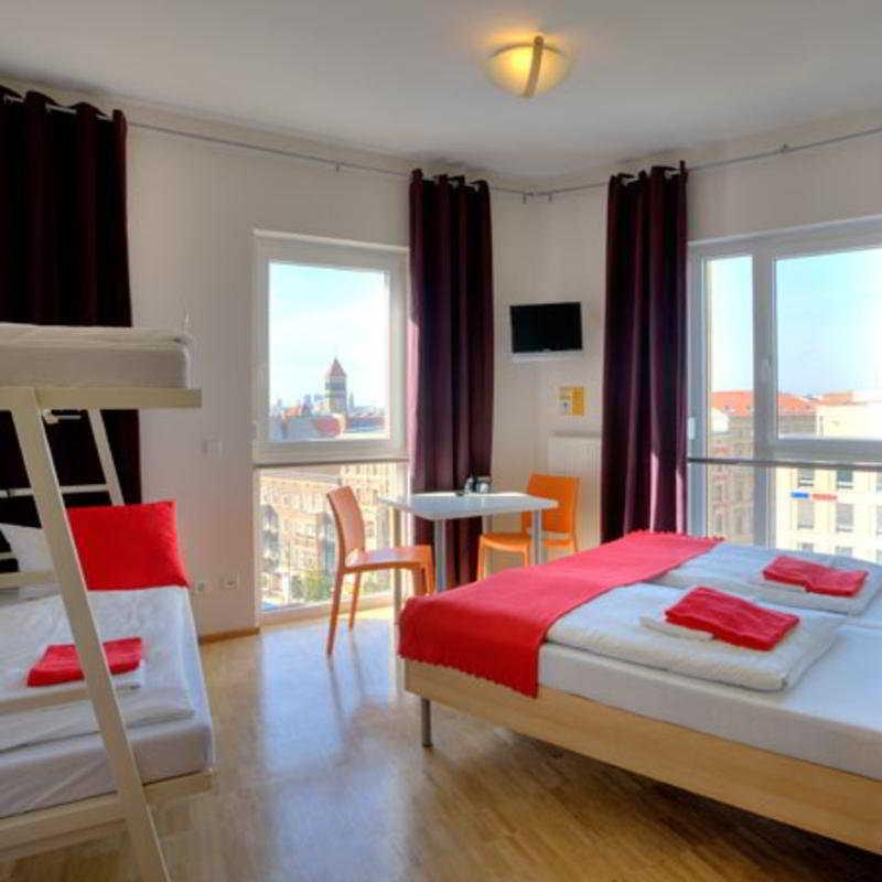 Meininger Hotel Berlin Alexanderplatz Exterior photo