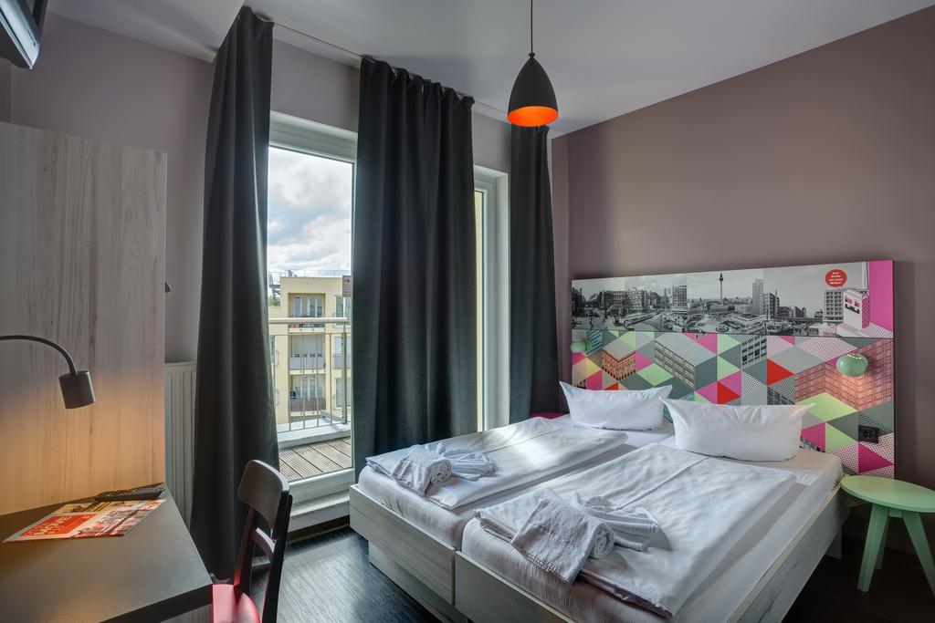 Meininger Hotel Berlin Alexanderplatz Exterior photo
