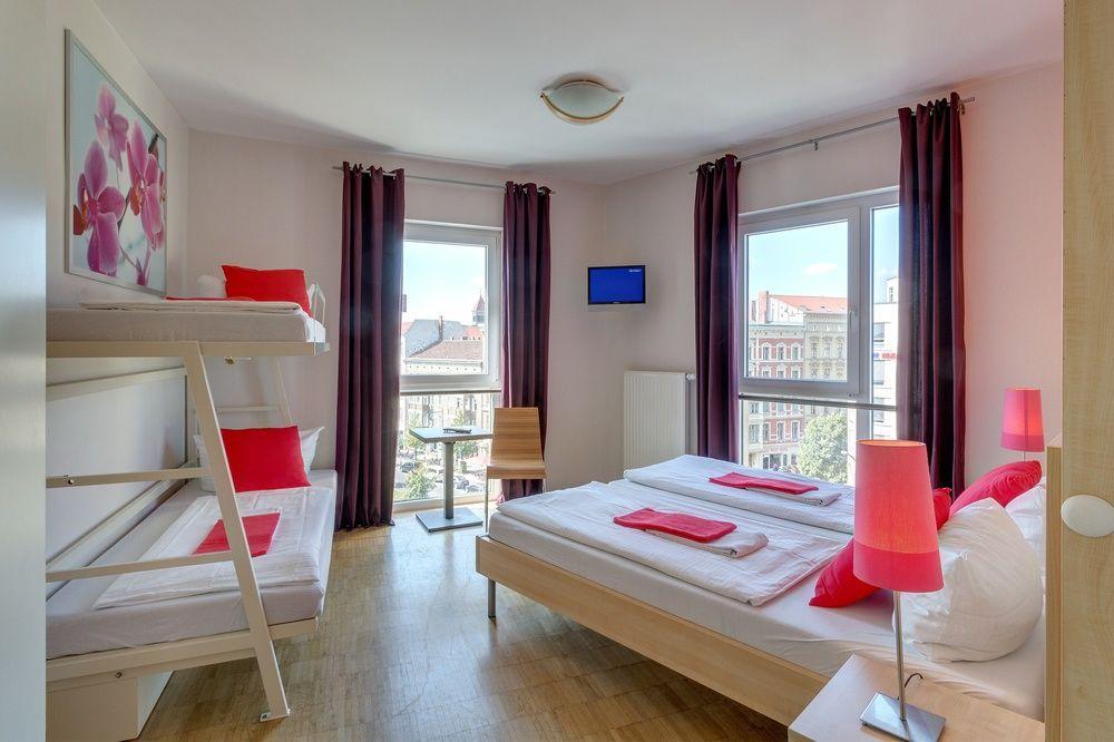 Meininger Hotel Berlin Alexanderplatz Exterior photo