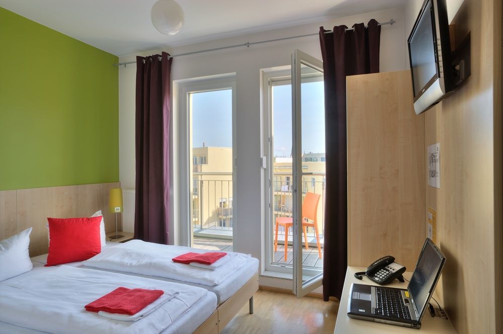 Meininger Hotel Berlin Alexanderplatz Exterior photo