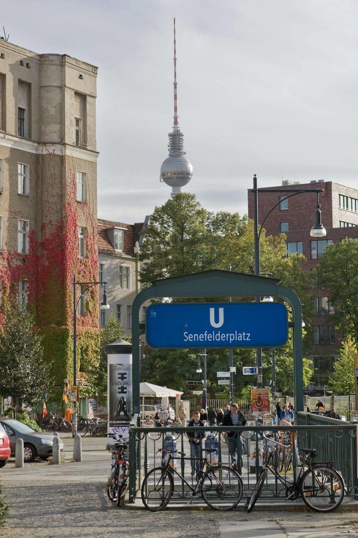 Meininger Hotel Berlin Alexanderplatz Exterior photo